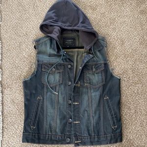 Men’s Hooded Jean Vest